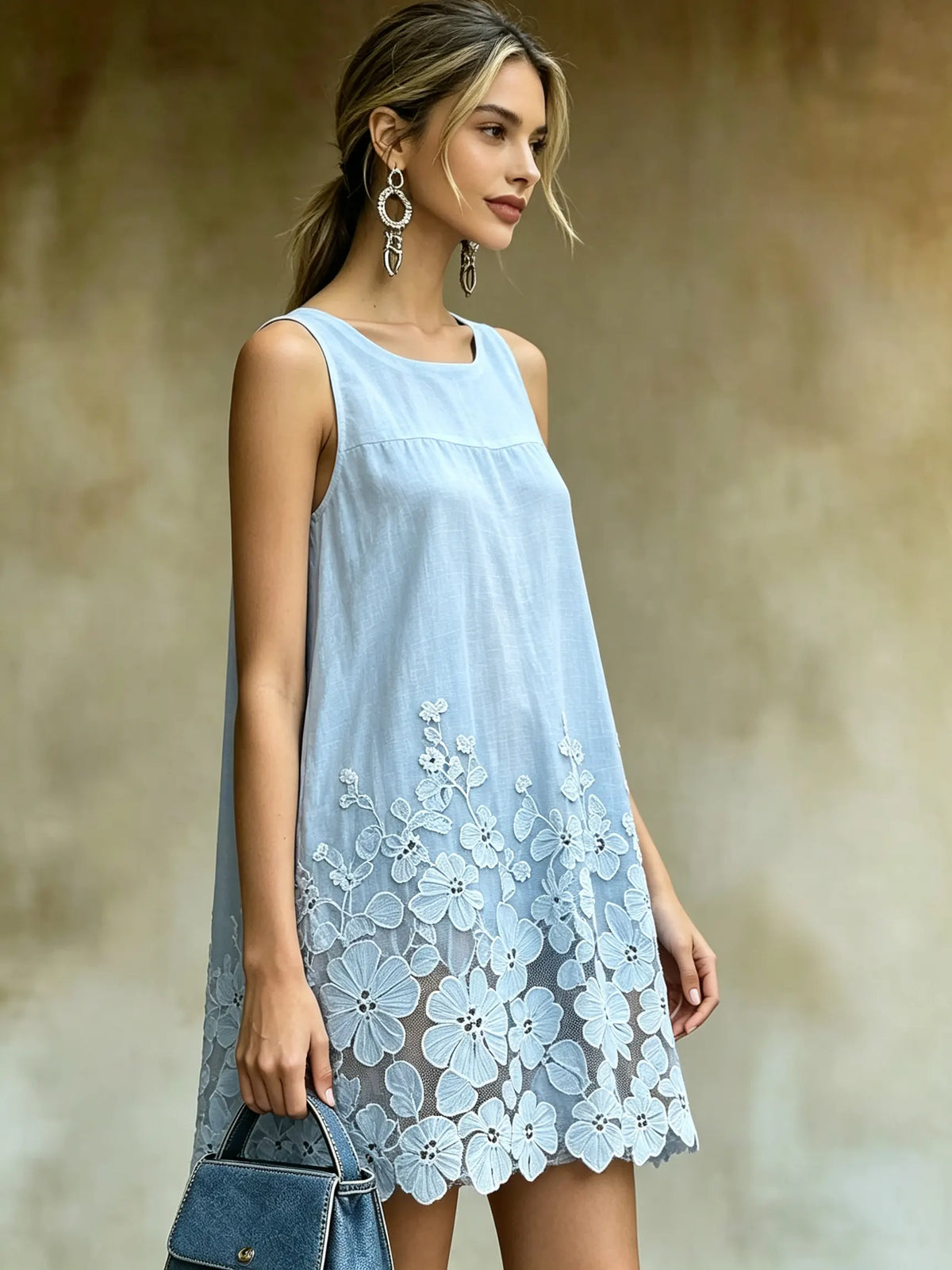 Damen ärmelloses Kleid in Hellblau mit Cutout und floraler Spitze