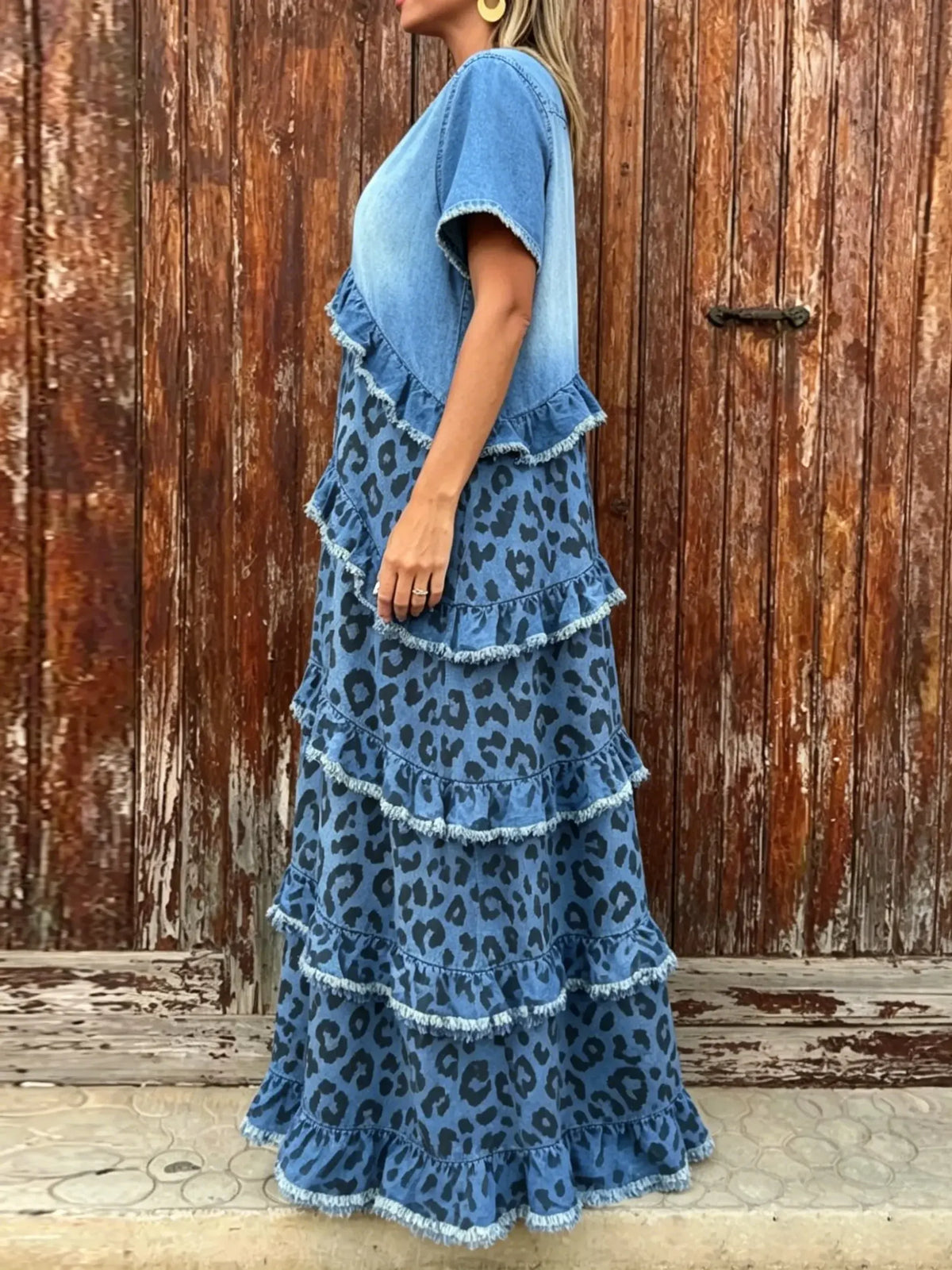 Vestido Maxi de Ganga para Mulher com Patchwork Azul, Estampa de Leopardo e Folhos em Múltiplos Níveis