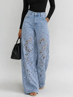 Jeans de mezclilla de pierna ancha con recortes de encaje