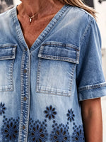 Damen Jeanshemd mit Blumenstickerei, V-Ausschnitt, Tasche und kurzen Ärmeln, gewaschenes Denim