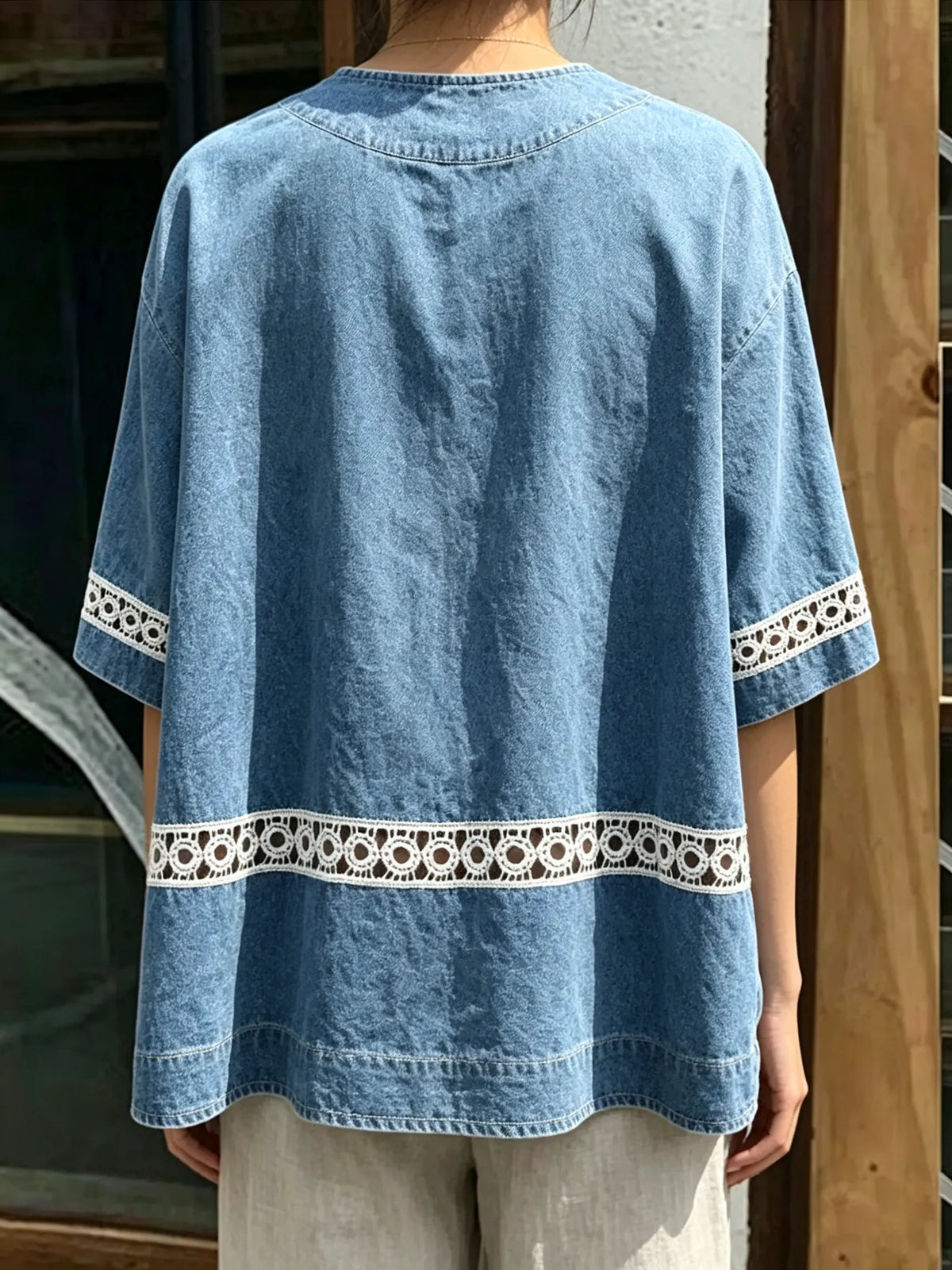 Top oversize da donna in denim con inserto in pizzo