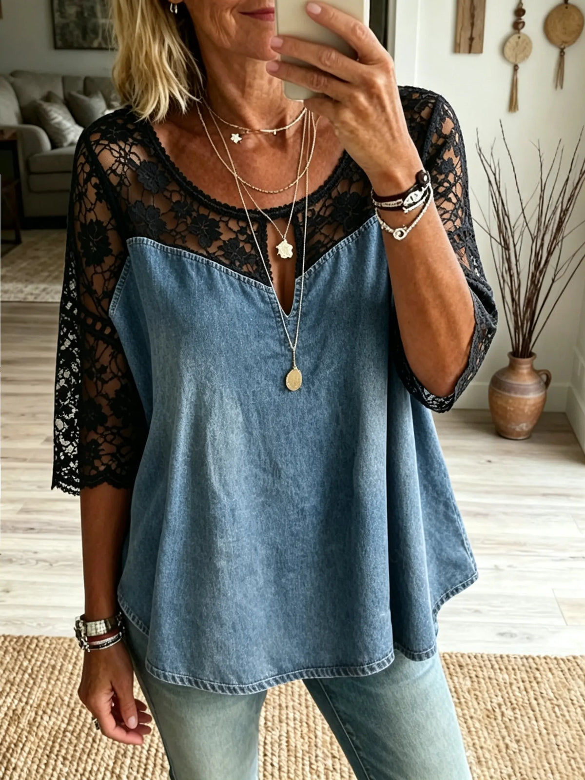 Damen Schwarzes Blumen-Spitzen-Top mit lockerem Jeansstoff und Einsätzen