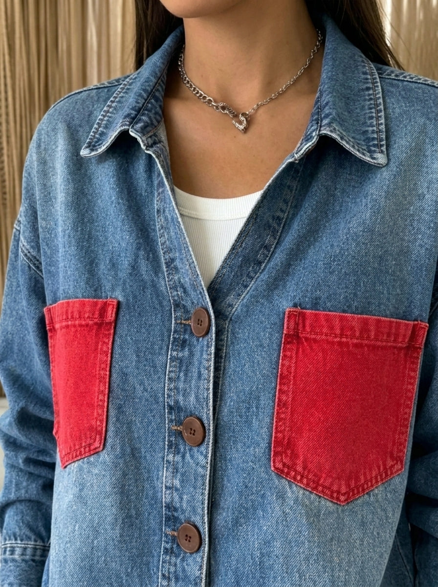 Damen Jeansjacke mit Kontrastroter Tasche, Oversized, mit Kragen und langen Ärmeln