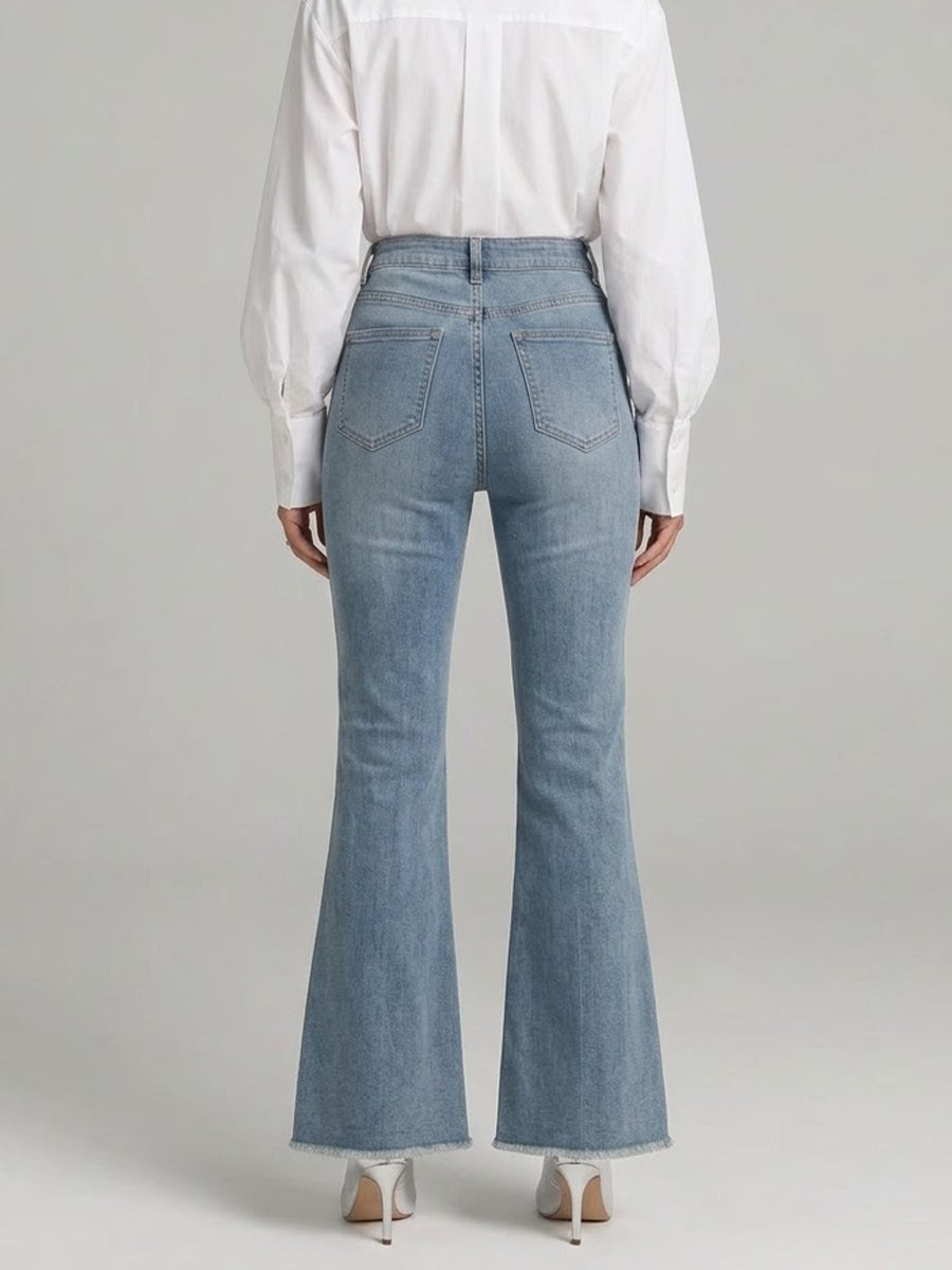 Bohemiska jeans med broderade strassstenar och utsvängd passform