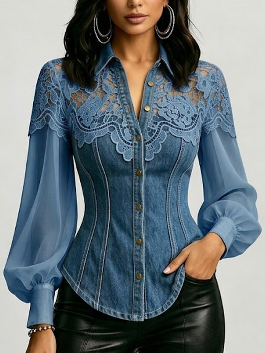 Chemise en jean à col avec boutons en métal, empiècements en dentelle ondulée et manches longues bouffantes en chiffon